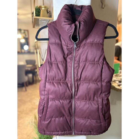 Old Navy Women’s Puff Vest Burgundy Wine Lined Small 4-8 - Picture 1 of 3